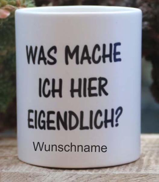 Weiße Tasse mit Spruch "Was mache ich hier eigentlich"